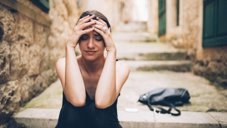 Грустная женщина