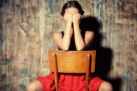 Женщина в отчаянии фото