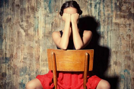 Женщина в отчаянии фото