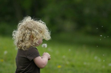 Кудрявая девочка