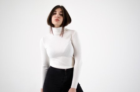 Девушка в водолазке