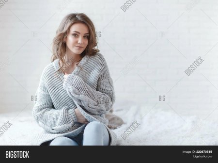 Девушка в свитере