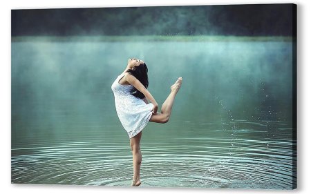 Девушка в воде