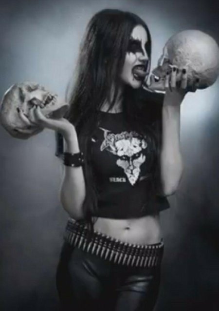 Блэк металлистка Анахита