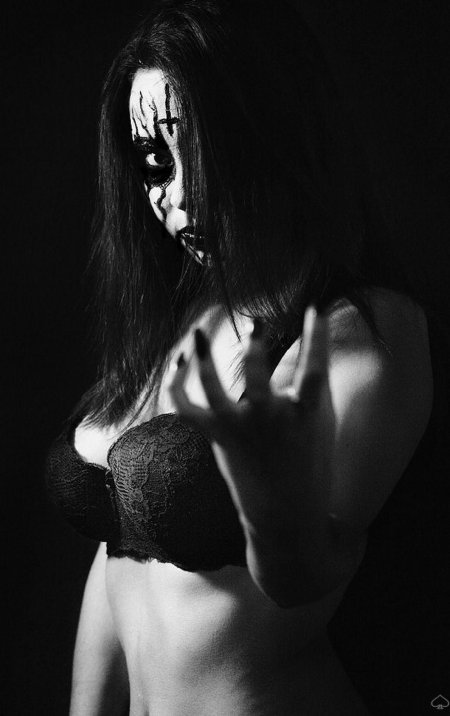 Нина Сергина Блэк метал