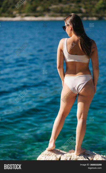 Сняла купальник перед племянником