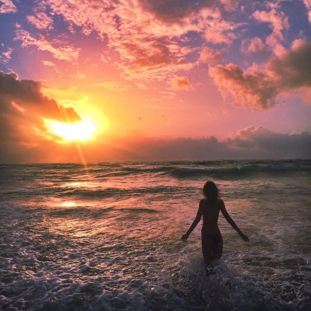 Девушка на закате