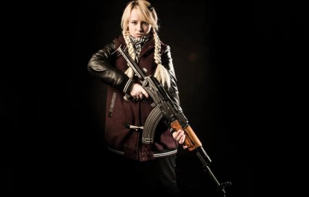 Девушка с винтовкой