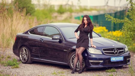 Мерс c63 AMG И девушка