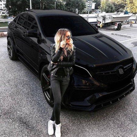 Мерседес CLS 63 AMG И девушки