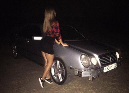 Мерседес w210 и девушка