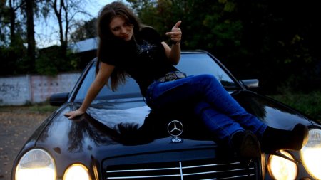 Mercedes-Benz w210 girl