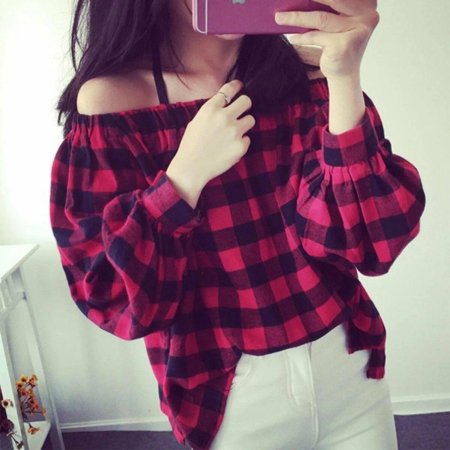 Красивые девушки в клетчатых рубашках