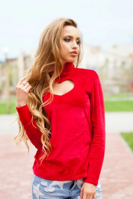 Красная кофта