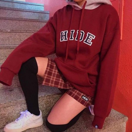 Красная толстовка Эстетика