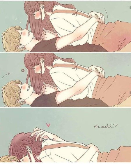 Аниме лежат в обнимку