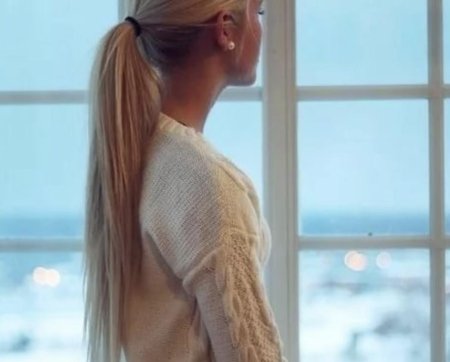 Блондинка со спины