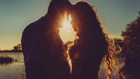 Объятия на закате