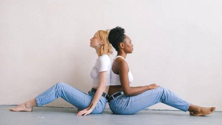 Спина к спине