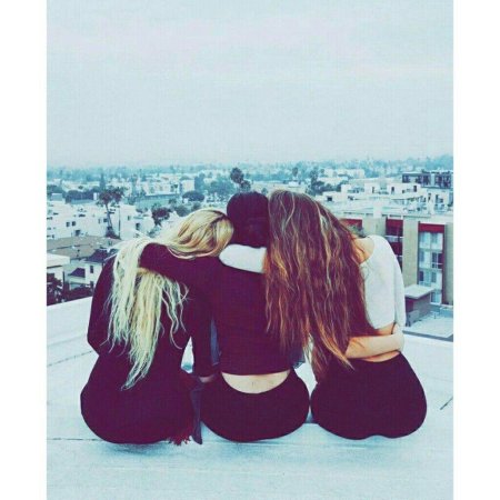 Подруги со спины