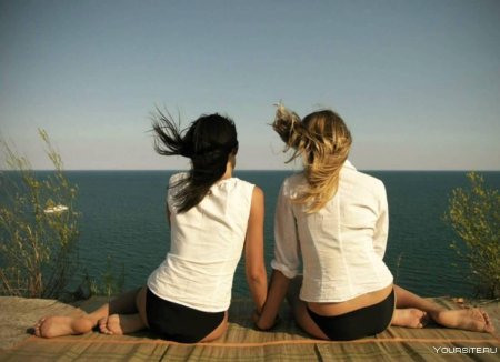 Две подружки