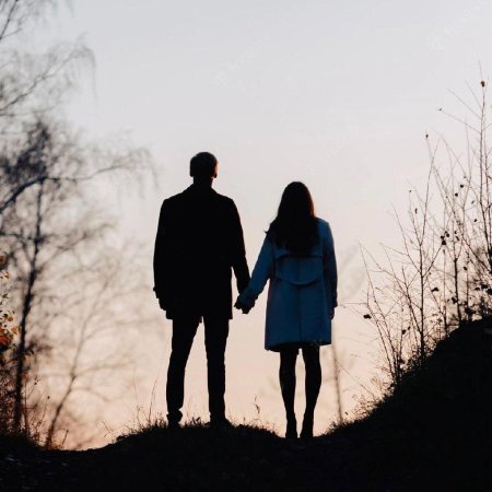 Девушка на спине у парня