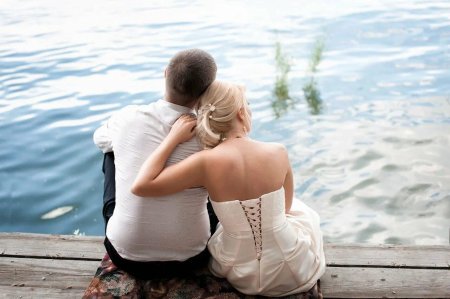 Влюбленные со спины