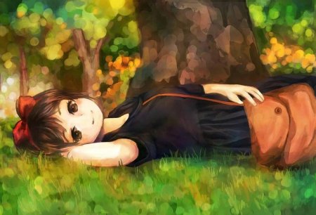 Аниме лежит на траве