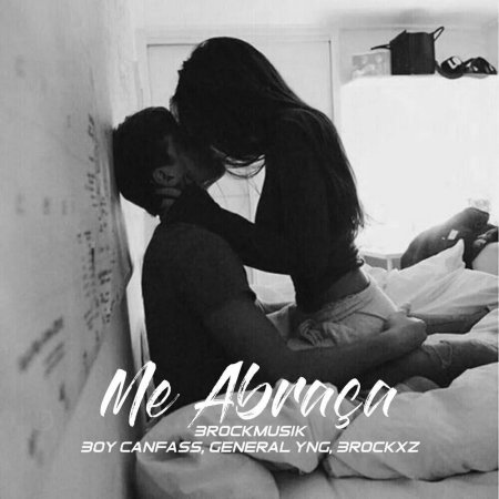 Девушка сидит на парне