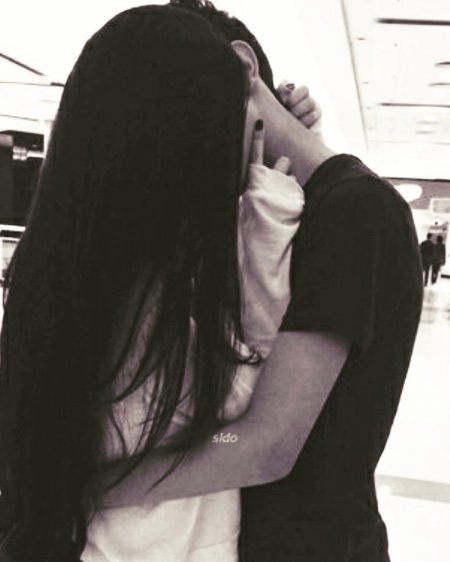 Девушка с черными волосами с парнем