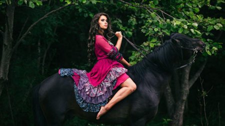 Фотосессия с лошадью в платье