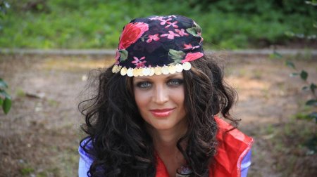 Цыганка Ляля