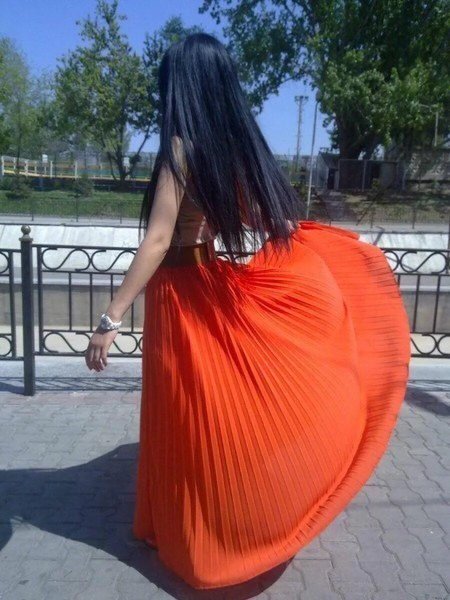 Кавказские девушки в платьях