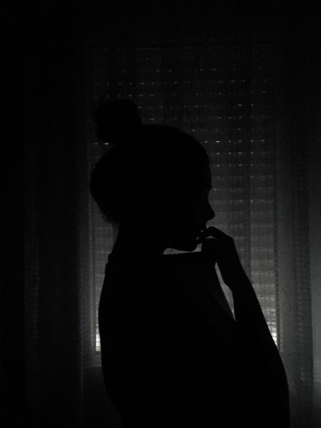 Тень девушки