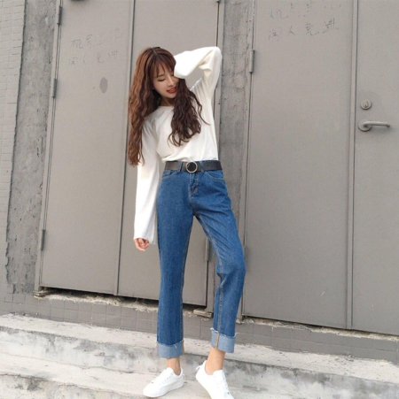 Девушка в джинсах