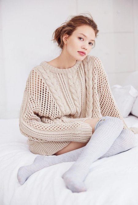 Девушка в джемпере