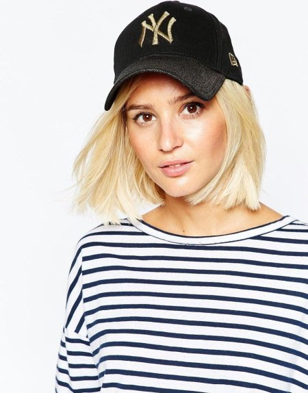 Девушка в кепке