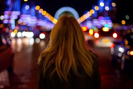 Девушка со спины