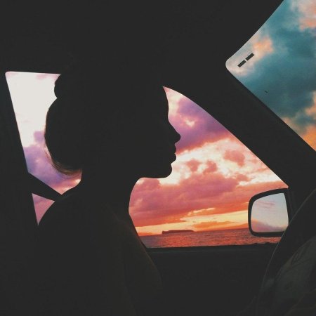 Девушка машина закат