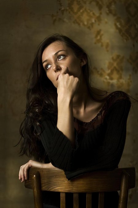 Задумчивая девушка