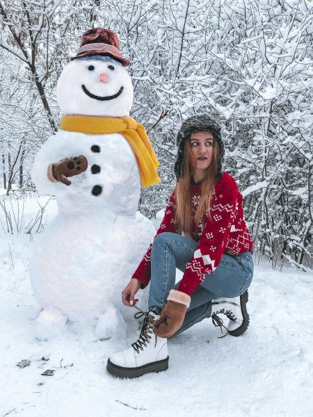 Девушка и Снеговик