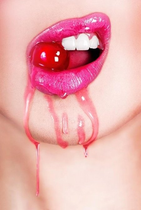 Слюнки девушек