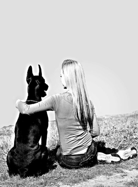 Зои Дойч с доберманом