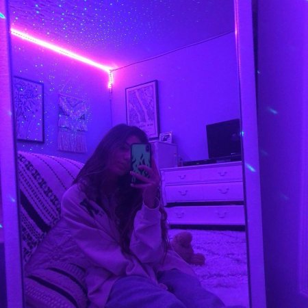 Фотосессия в неоновой селфи