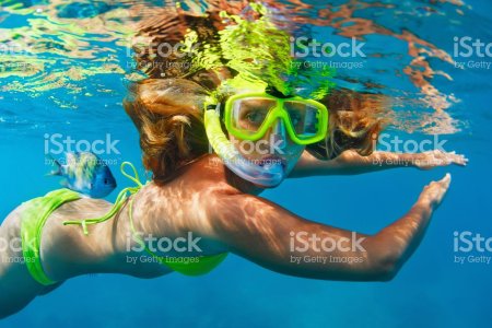 Сноркелинг девушка