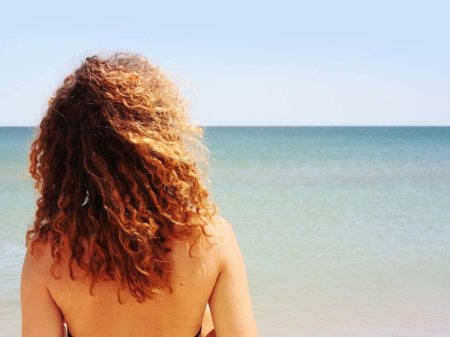 Кудрявые волосы у девушек