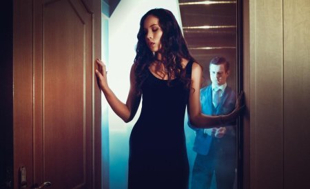 Женщина в дверях