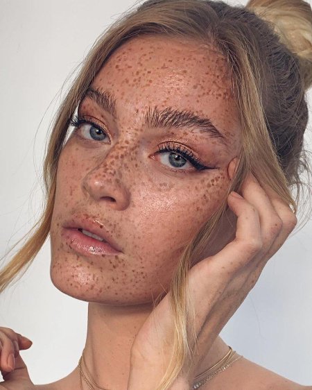 Настя Ивлеева веснушки