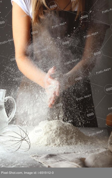 Женщина в муке