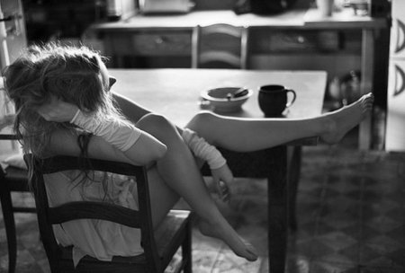 Уставшая девушка